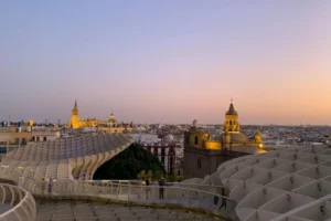 Vuelos baratos de Madrid a Sevilla, ofertas y consejos para reservar un vuelo barato con precios actualizados todo el año.